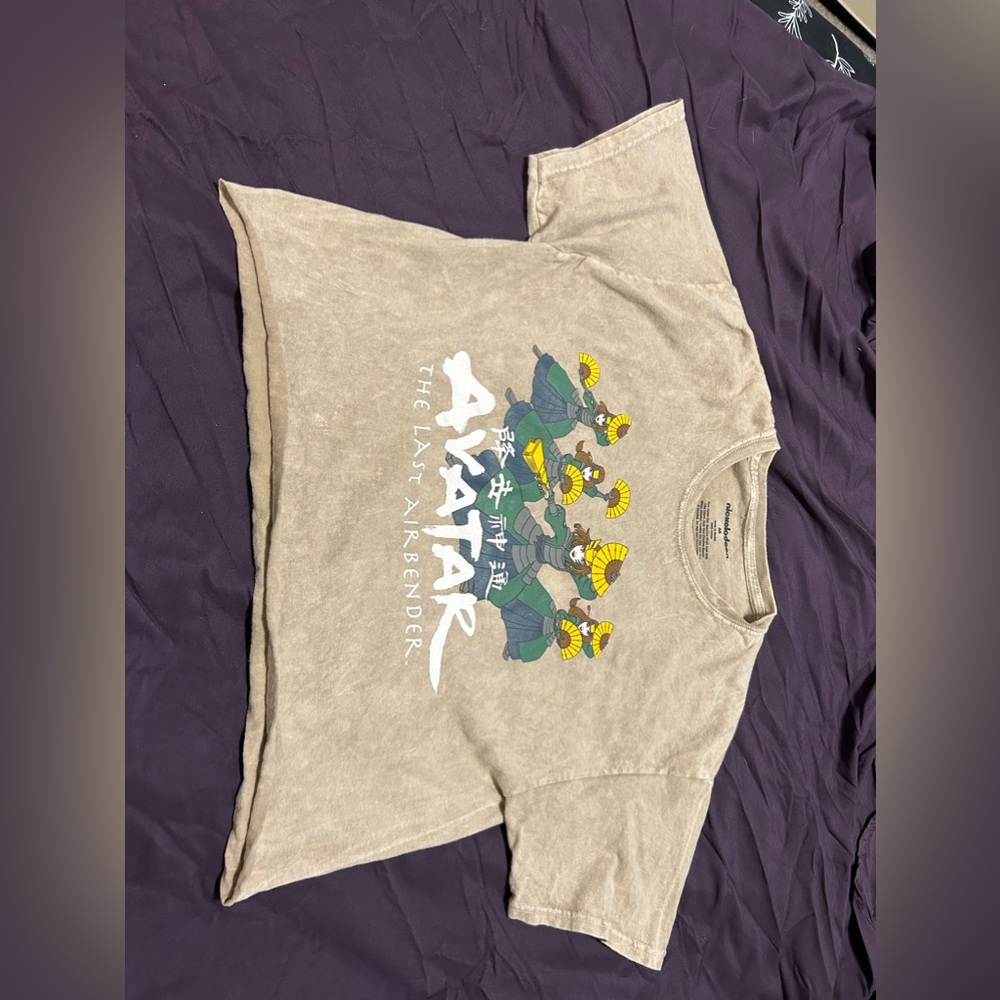 Last air bender cropped t-shirt